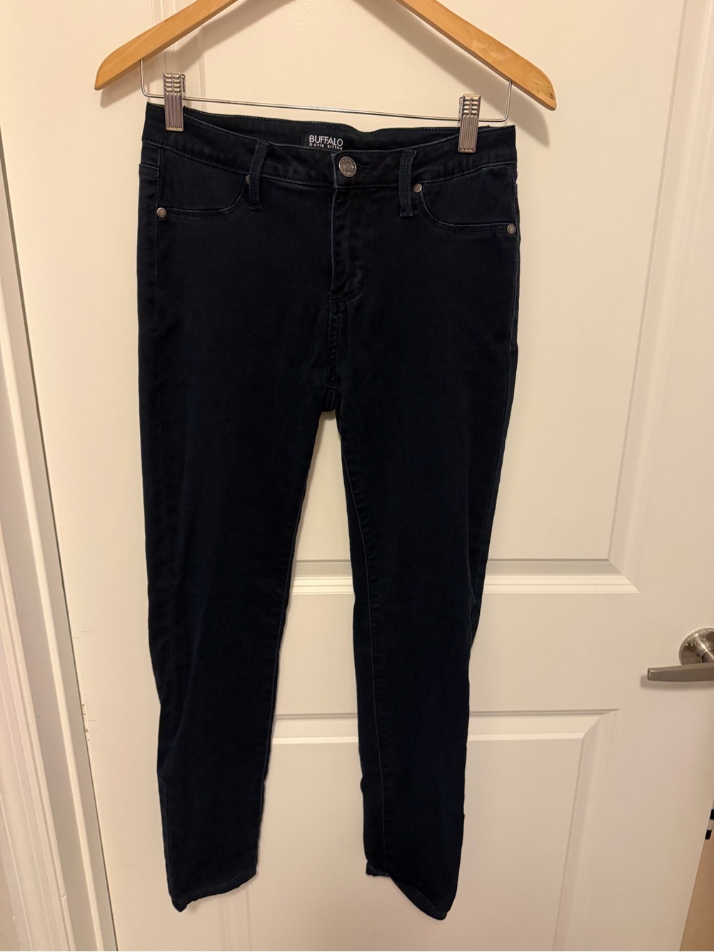 Buffalo Women's Karolin size 4 mid rise super stretch jegging. 27” inseam